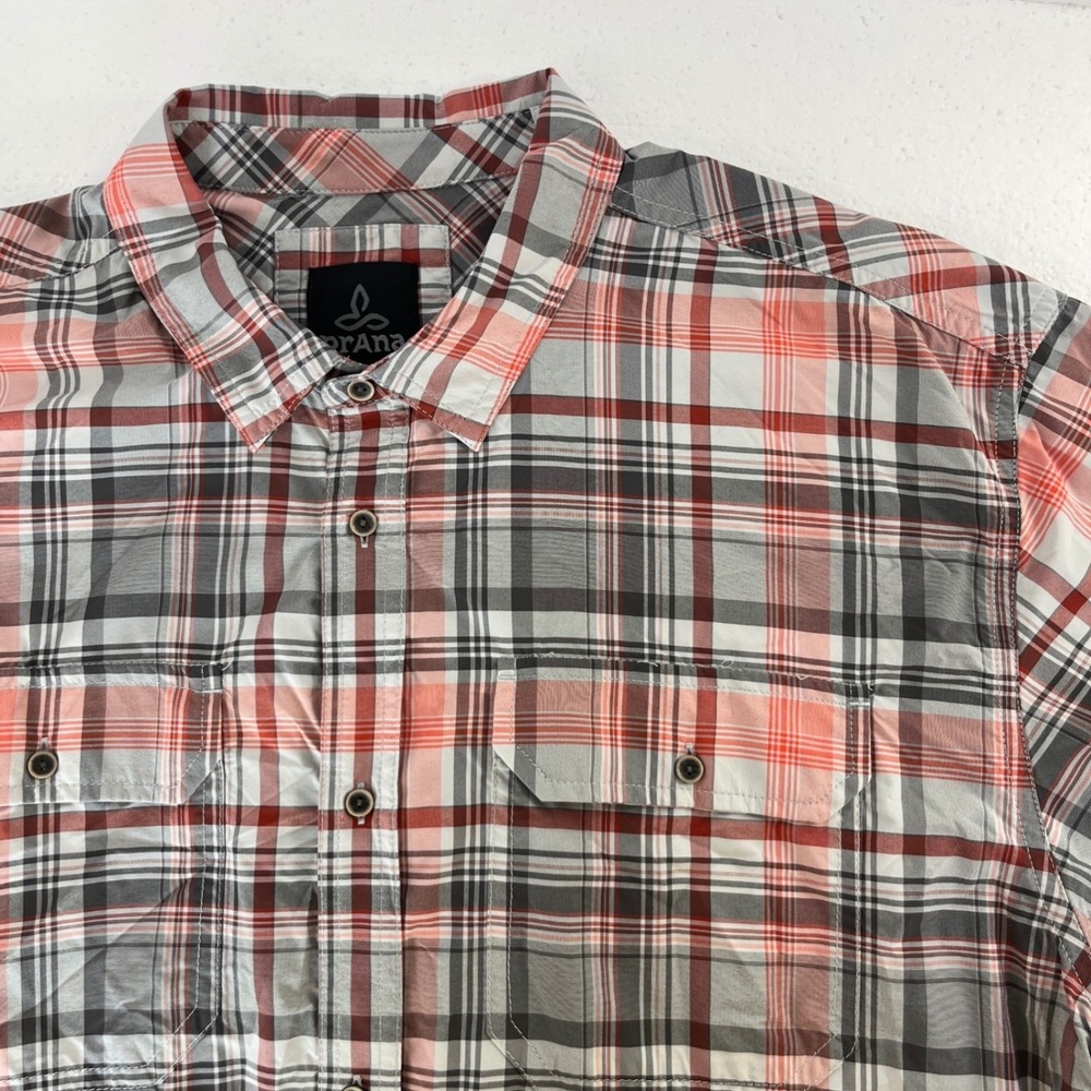 Prana Short Sleeve Button Up Shirt Mens Size Large Plaid Red Gray Pocket‎ Casual